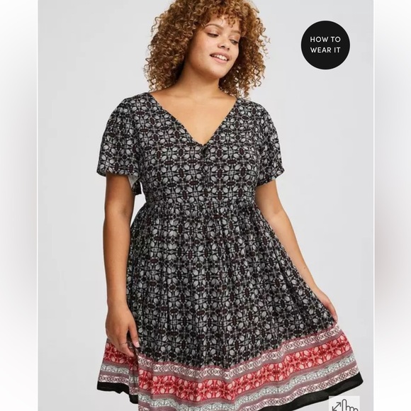 Torrid Mini Challis Short Sleeved Tiered Skater Dress size 1 - Picture 2 of 7